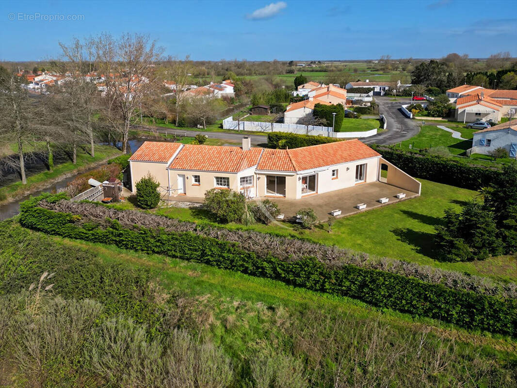 Maison à LE PERRIER