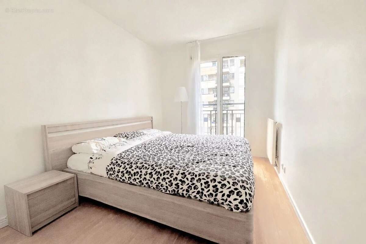 Appartement à COURBEVOIE