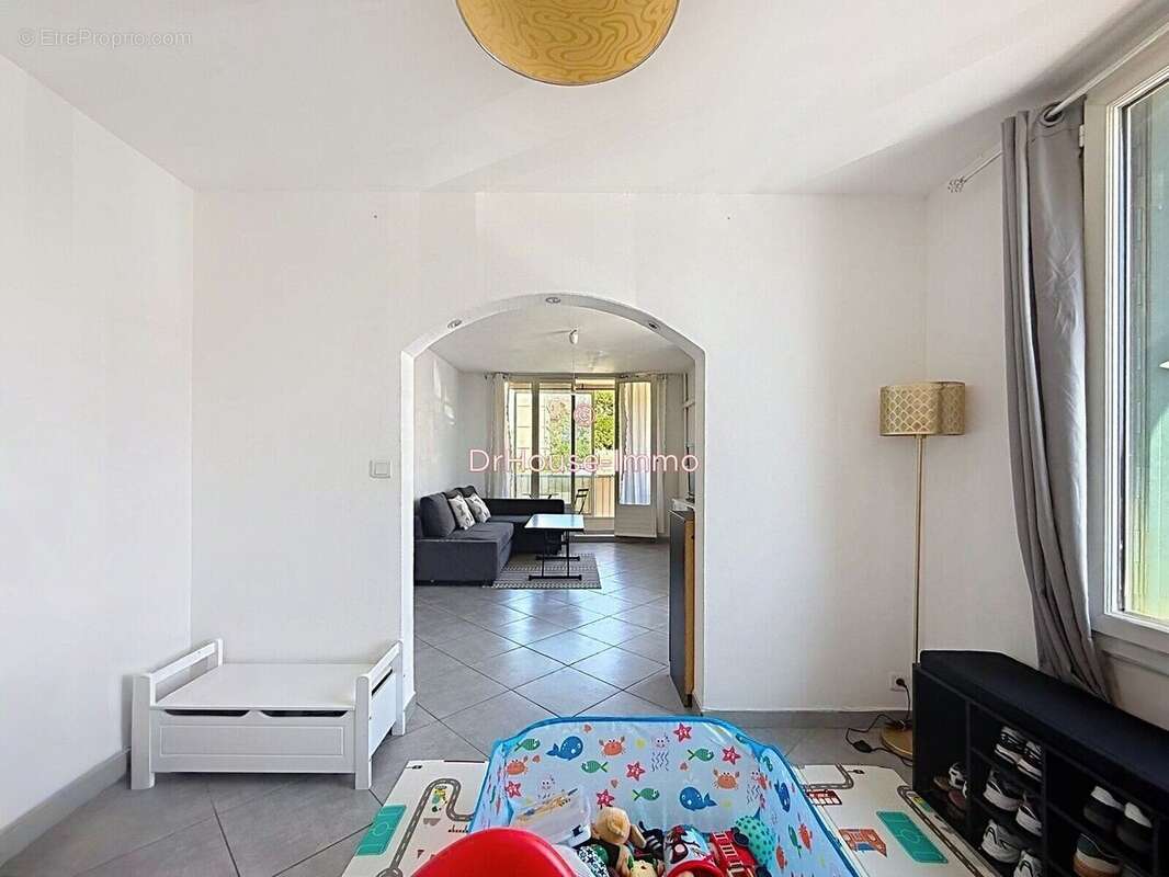Appartement 66 m² à Vitrolles  - photo 4