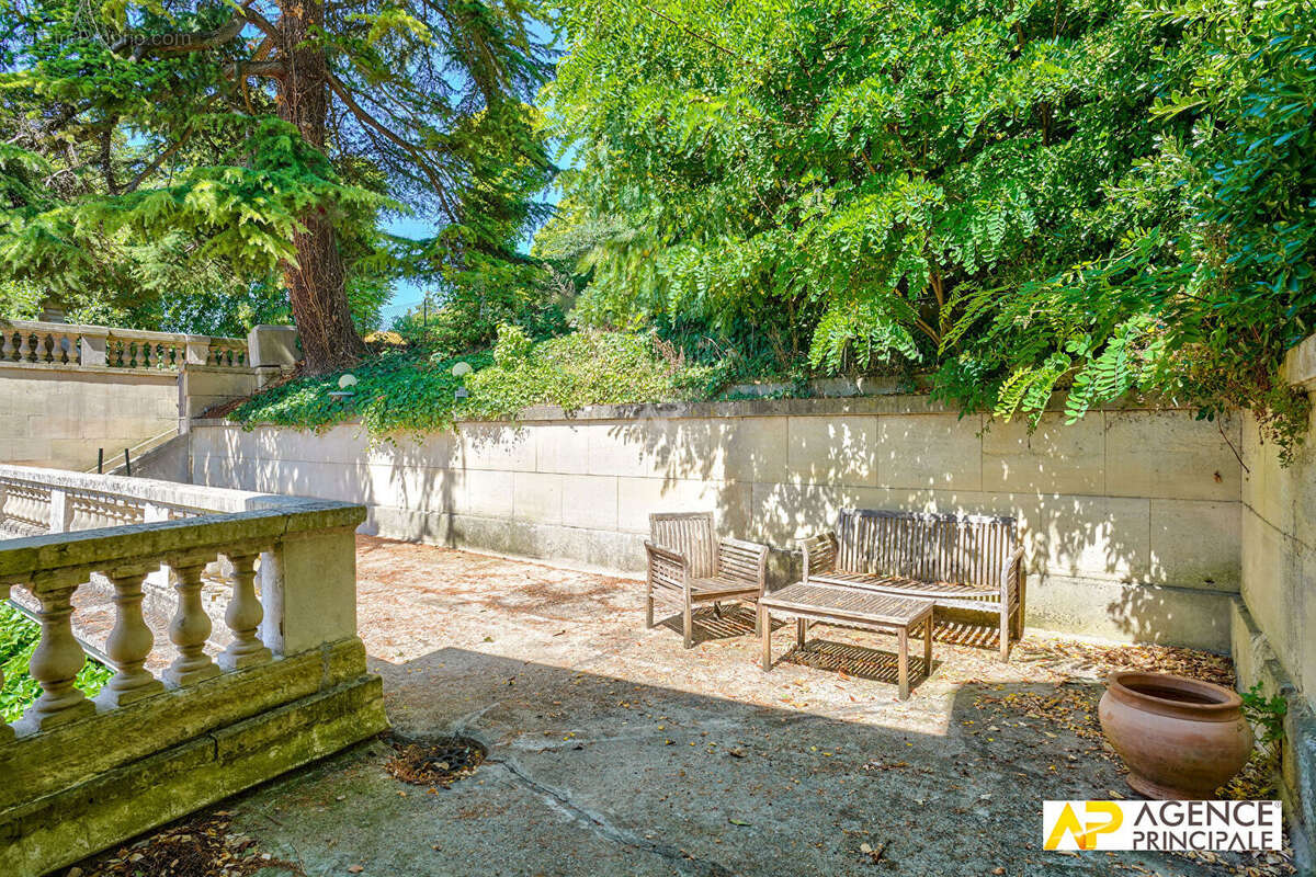 Maison à LE MESNIL-LE-ROI