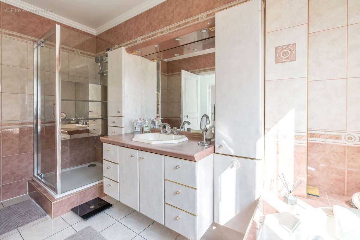 Maison à LE PERREUX-SUR-MARNE