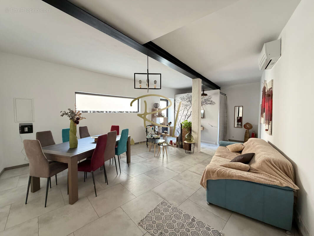 Maison à SAINT-SAUVEUR-DE-CRUZIERES