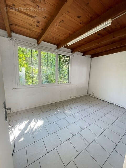 Ales - local commercial - 65 m2 - mezzanine  - stationnement - photo 6