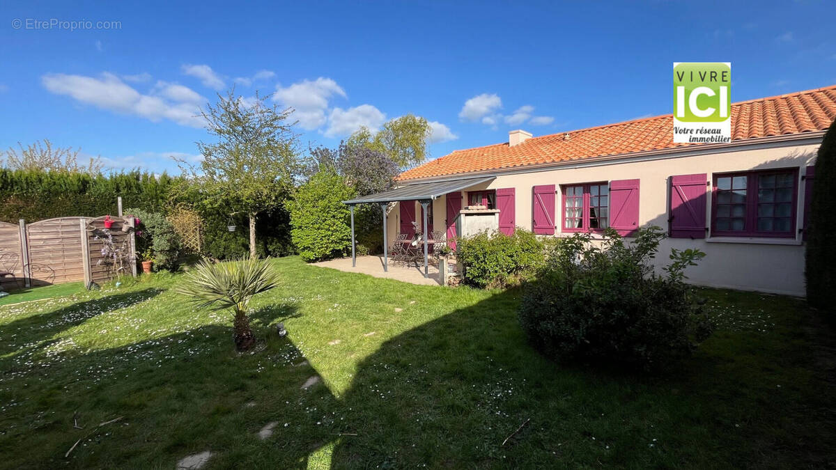 Maison à LA CHAPELLE-BASSE-MER