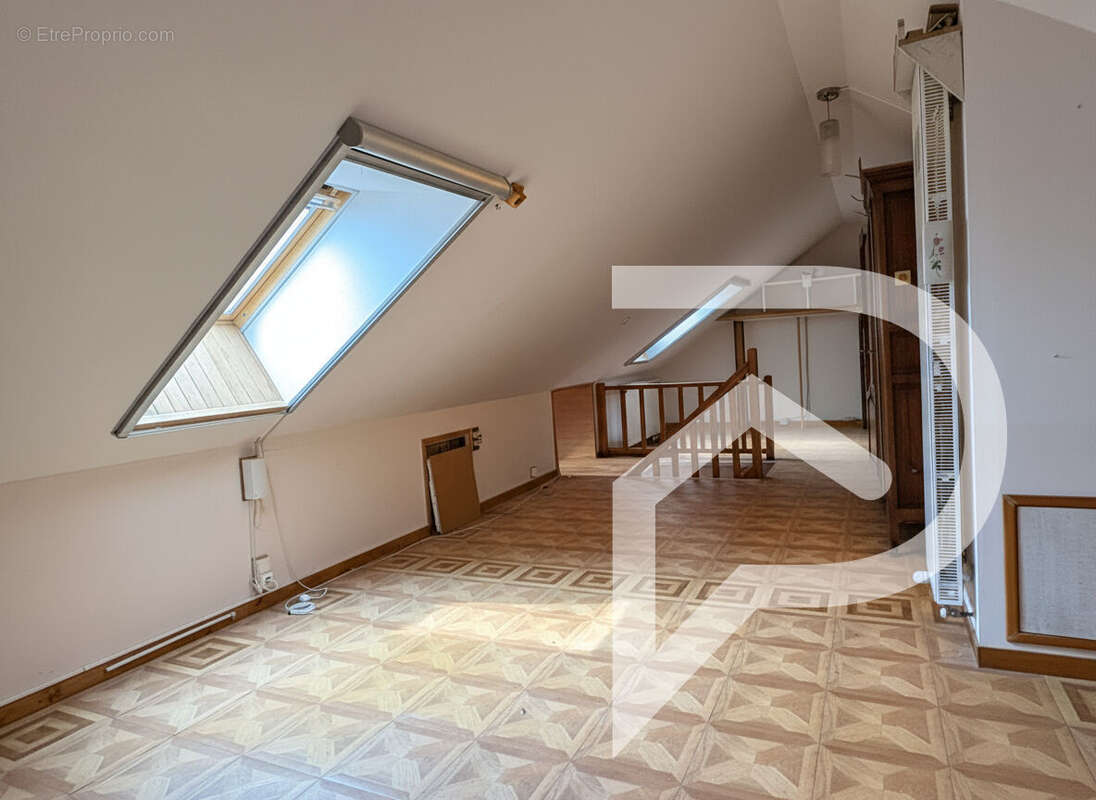 Maison à LONGUEIL-SAINTE-MARIE