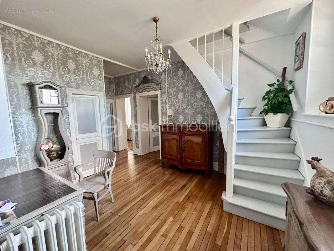 Magnifique Appartement en Duplex 3 chambres à Sens 5 minutes de la gare de Sens 1H direct pour Paris Bercy - photo 6