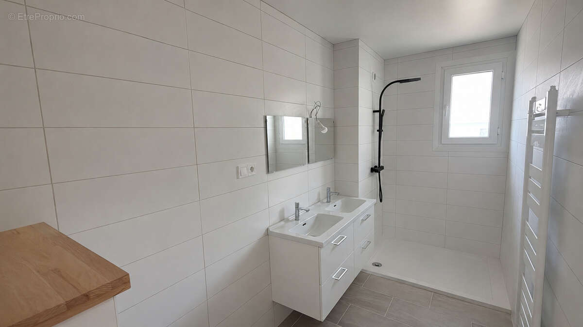 Maison familiale avec piscine et terrain de 1 580 m2 partiellement constructible - photo 7