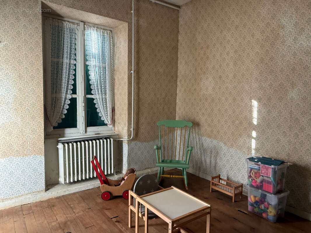 Maison à ARS-LES-FAVETS