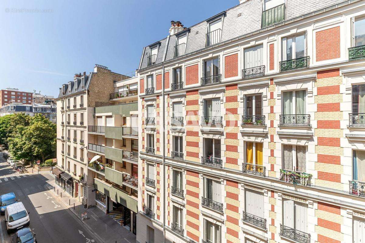 Appartement à PARIS-14E