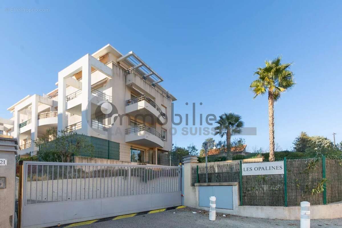 Appartement à SAINT-LAURENT-DU-VAR