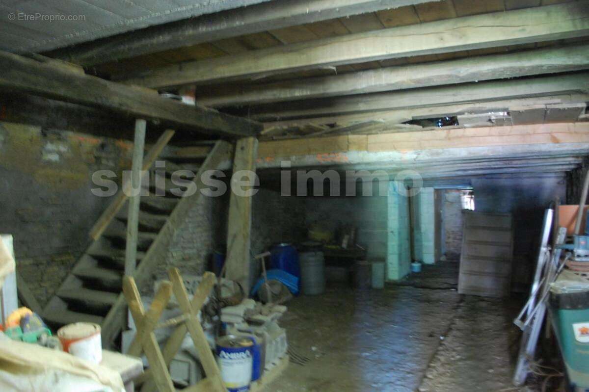 Maison à VAUCONCOURT-NERVEZAIN