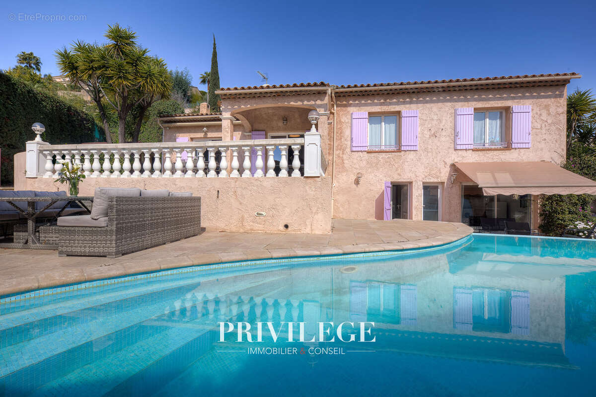 Maison à LA ROQUETTE-SUR-SIAGNE