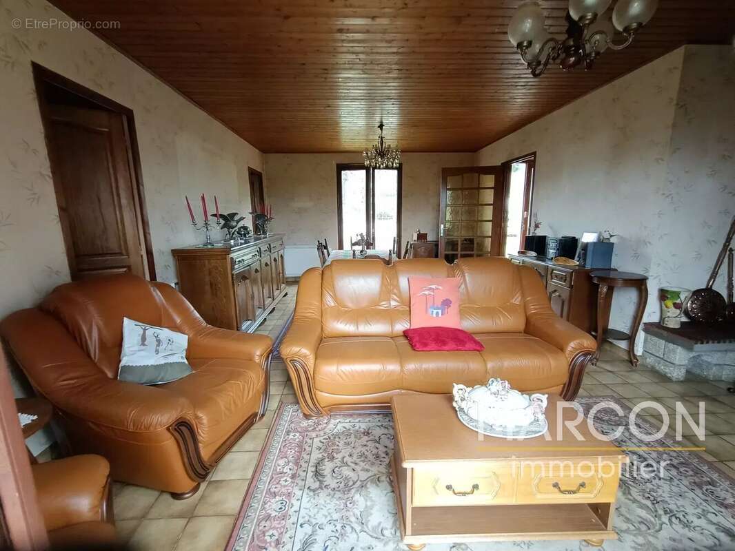 Maison à SAINT-SULPICE-LES-CHAMPS