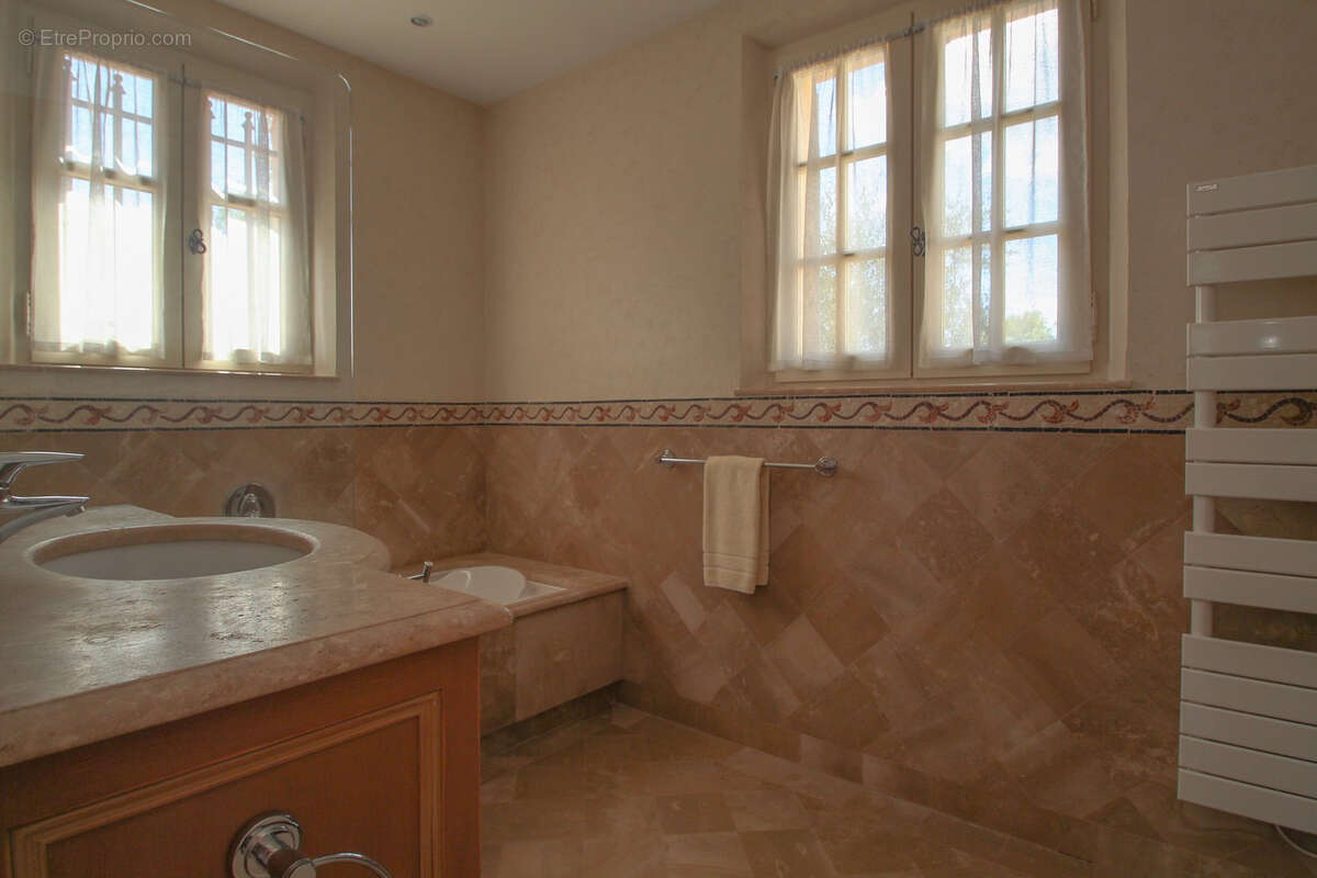 Maison à TOURRETTES