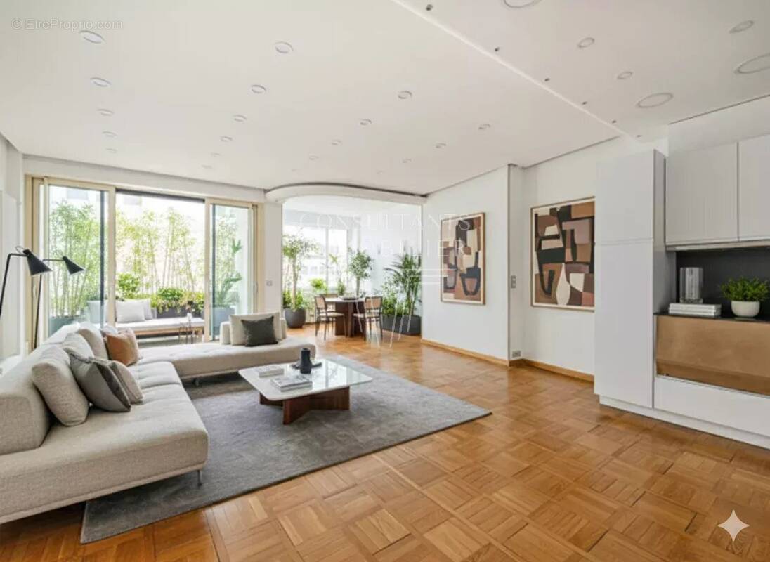 Appartement à PARIS-16E