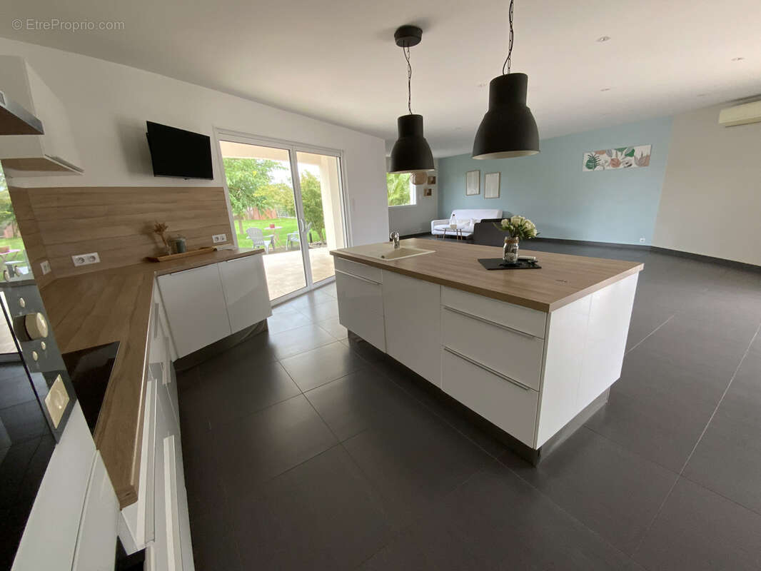 Maison à COURS-DE-PILE