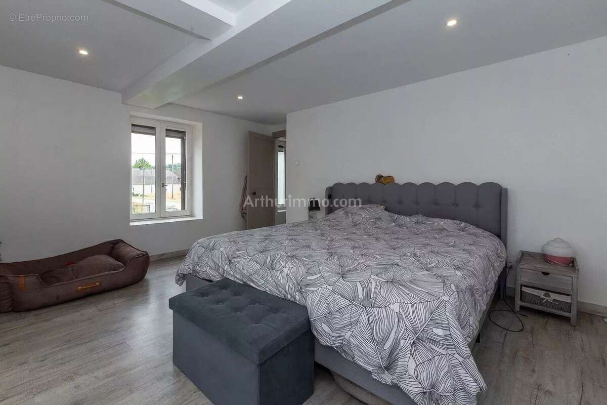 Maison à VEZERONCE-CURTIN