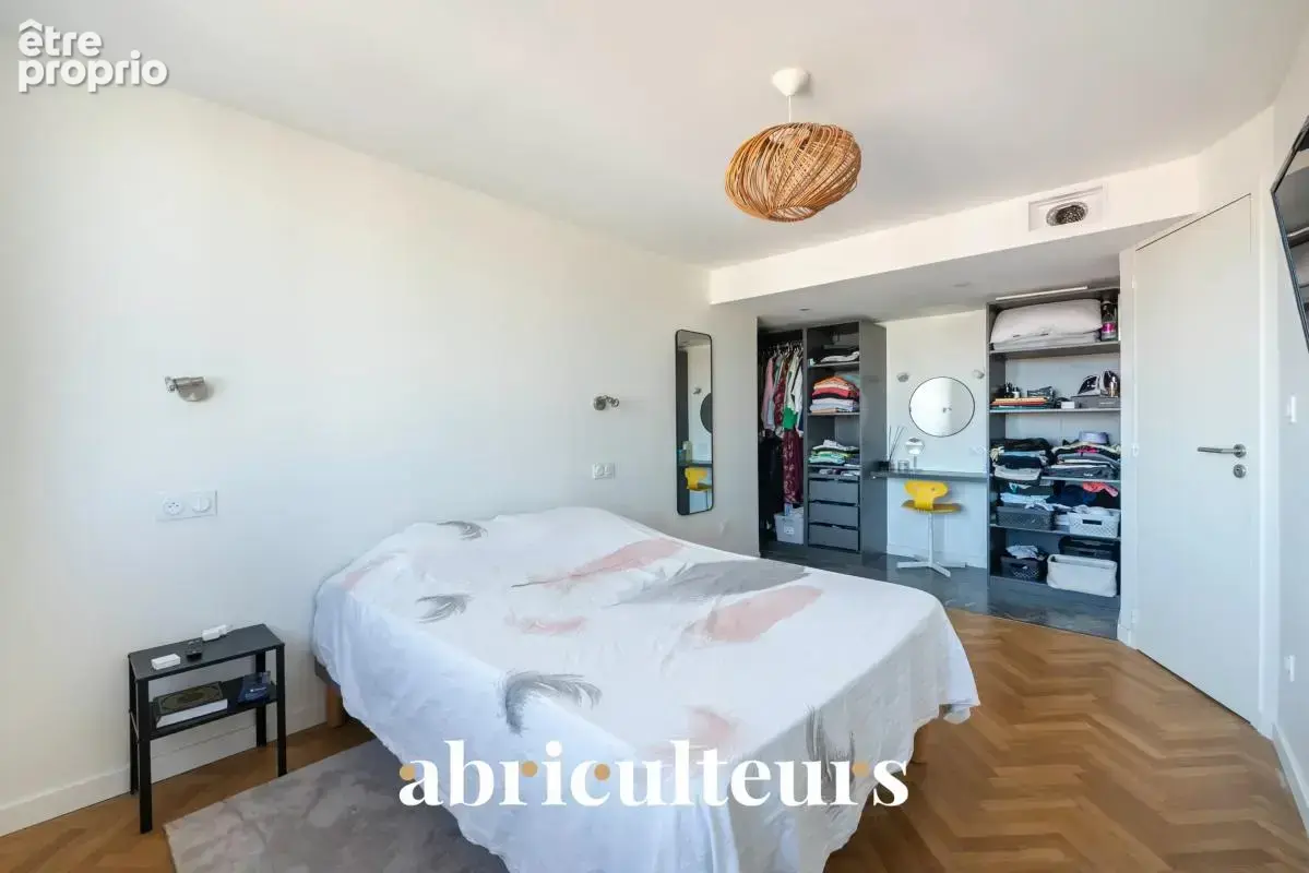 Appartement T4 traversant lumineux en vente à Marseille 13008 - photo 10