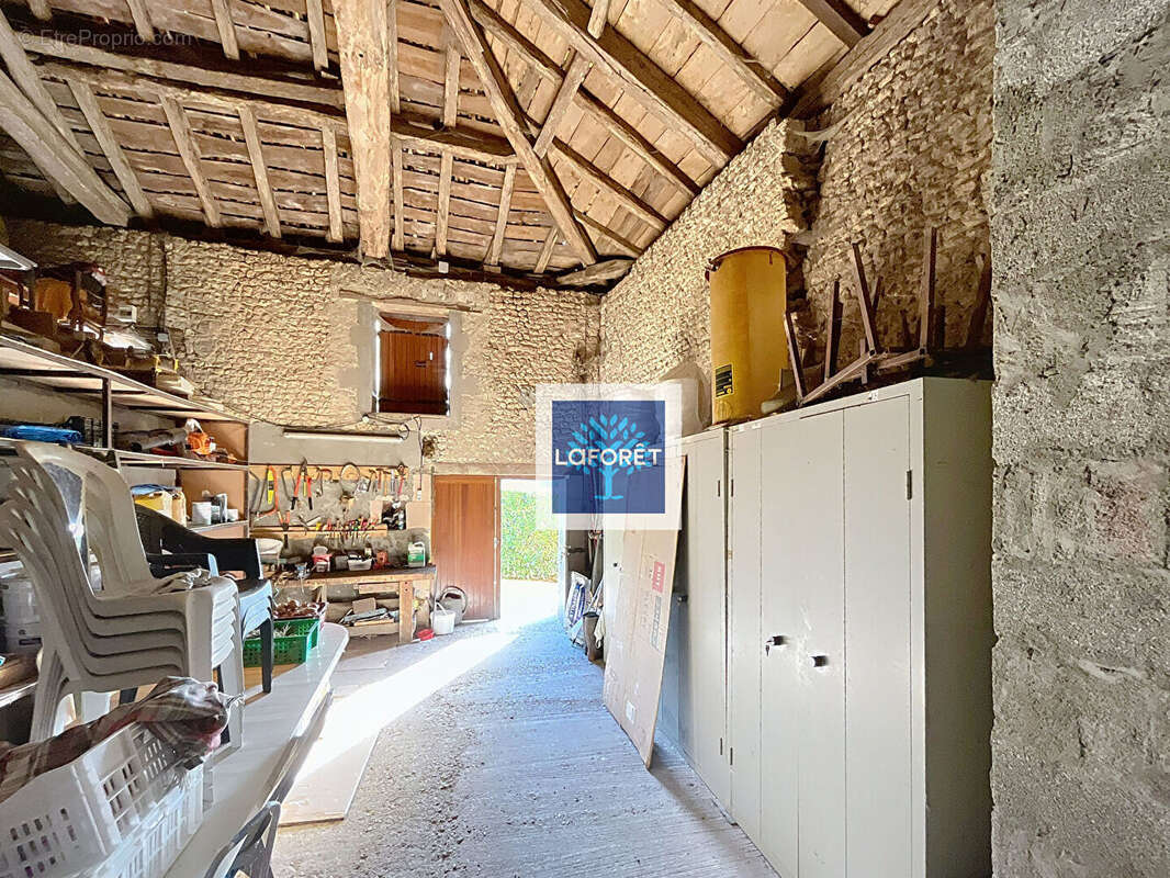 Maison Pierre, dépendances, 2 chambres avec jardin - photo 8