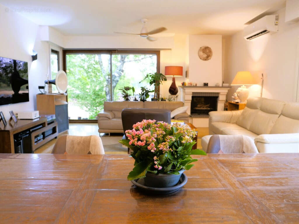 Maison à NEUVILLE-SUR-AIN