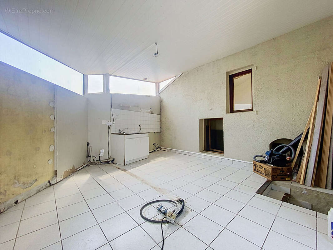 Maison La Seguiniere 5 pièce(s) 873m2 - photo 3