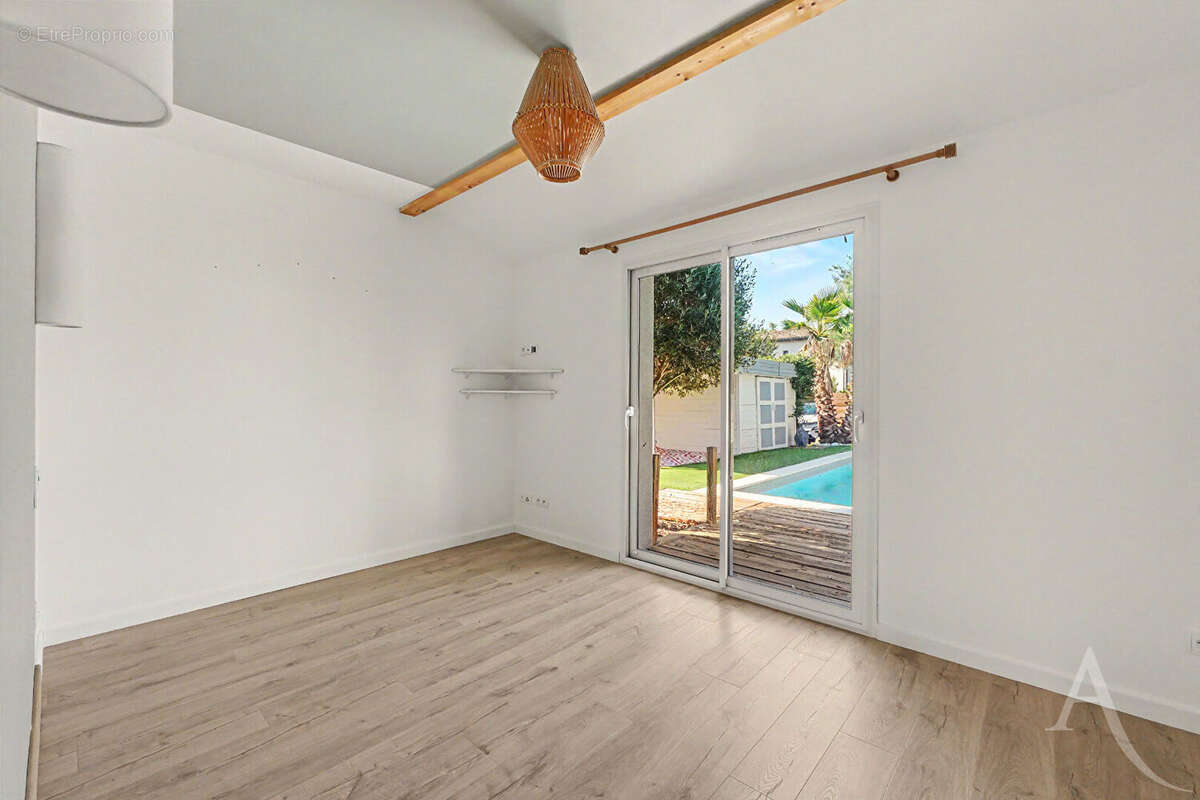 Villa contemporaine Plain pied- 172m² - Piscine - Terrain 1230 m² - photo 9