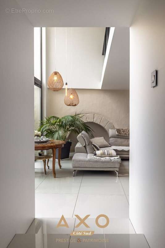 Lambesc - maison - 250m² - 3 chambres - piscine - 750 000  - photo 8