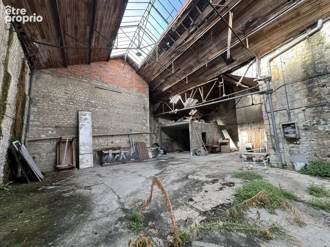 Niort   centre-ville   bâtiment à rénover entièrement   290 m2 au sol - photo 6