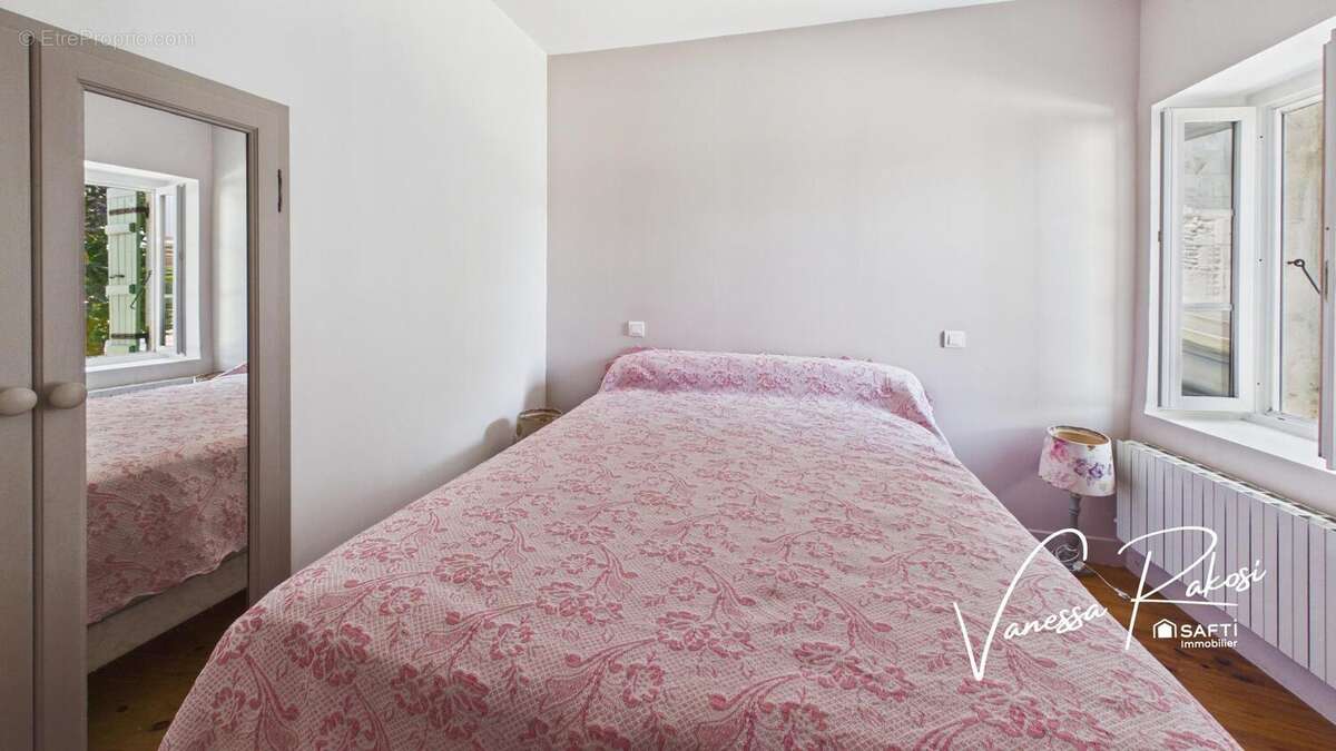 Maison 137 m² à La Chapelle-Des-Pots  - photo 8