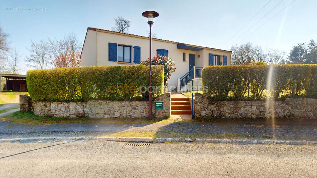 Maison à LES HERBIERS