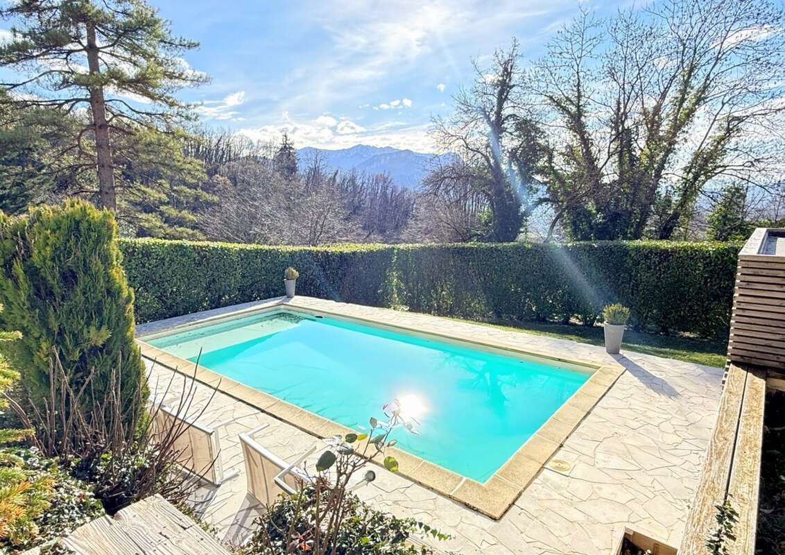 Maison à LA BUISSE