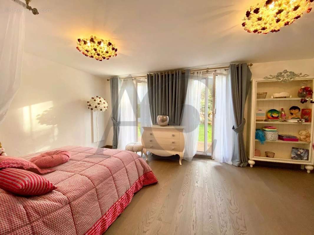 Maison à VILLENEUVE-LOUBET