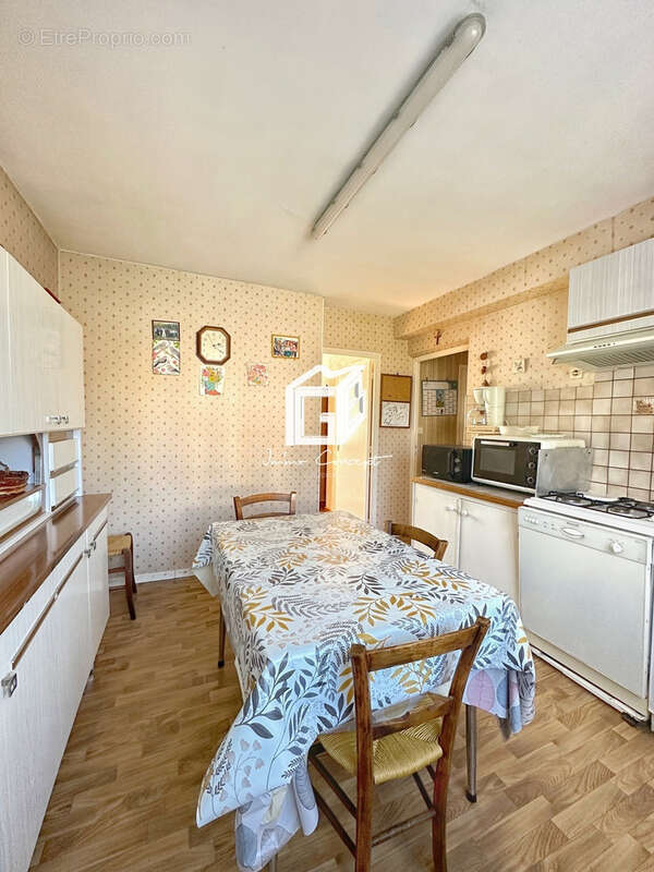 Maison à ONET-LE-CHATEAU