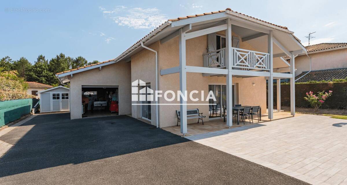 Maison à ANGRESSE