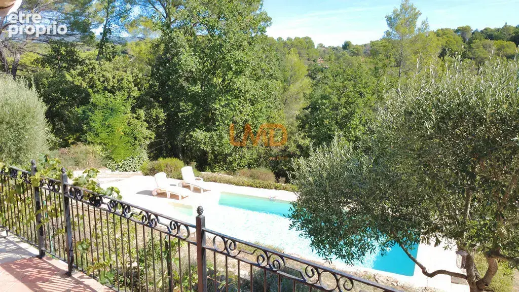 Flayosc – Maison de plain-pied avec piscine, vue dégagée - photo 3