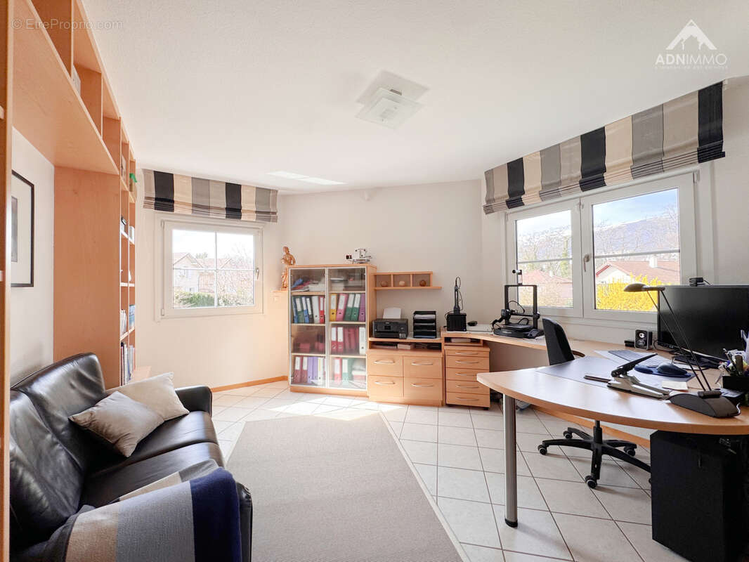 Maison à SAINT-GENIS-POUILLY