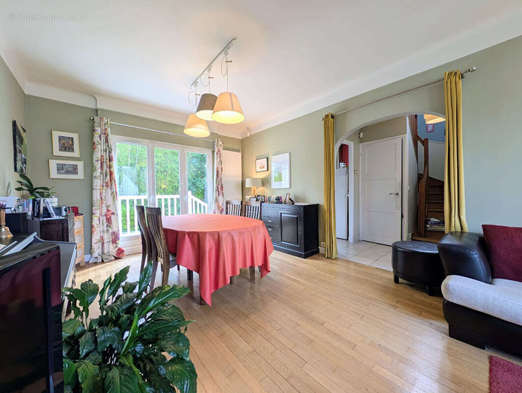 Maison familiale 5 pièces de 98 M² édifiée sur Terrain de 257 M² - photo 5