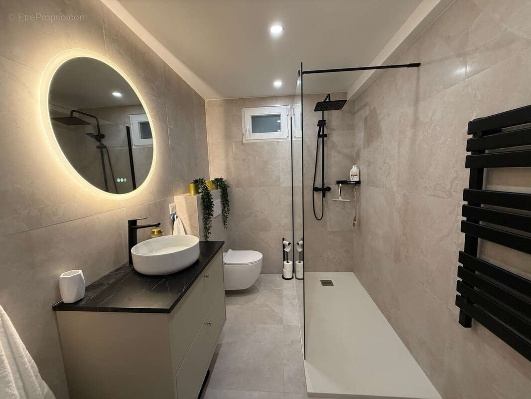 Appartement à SAINT-LAURENT-DU-VAR