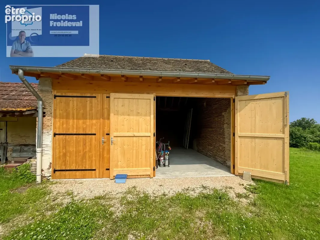 Élégante Longère Bressane Entièrement Rénovée avec Matériaux de Qualité - photo 12