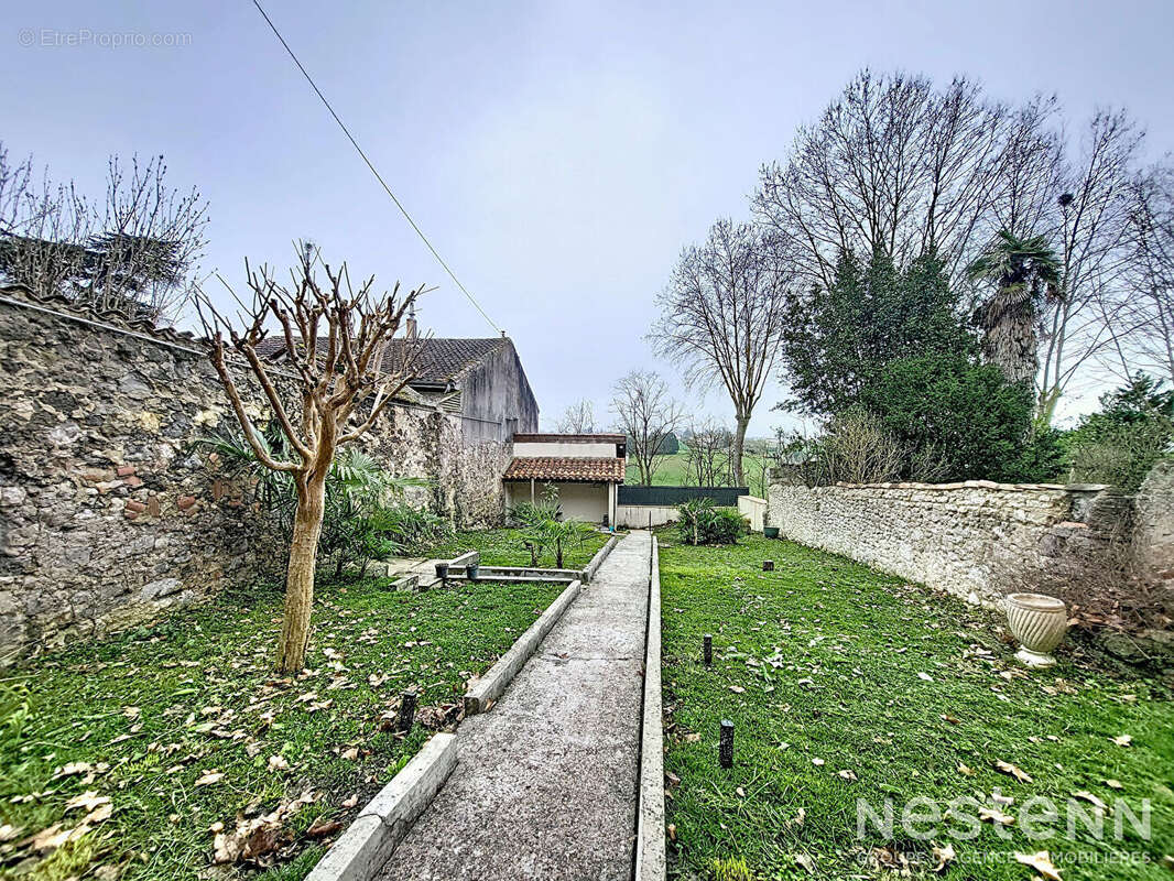 A Vendre Maison en pierre entièrement rénovée de 86 m² avec jardin et dépendances au coeur de Mézin - photo 15