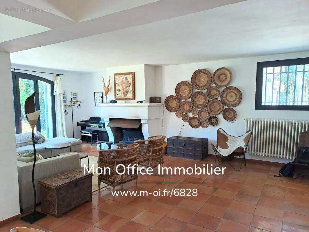 Référence : 6828-VCL. - Maison avec 6 chambres dont studio indépendant - Jardin paysager piscine garage - 13 100 AIX - photo 12