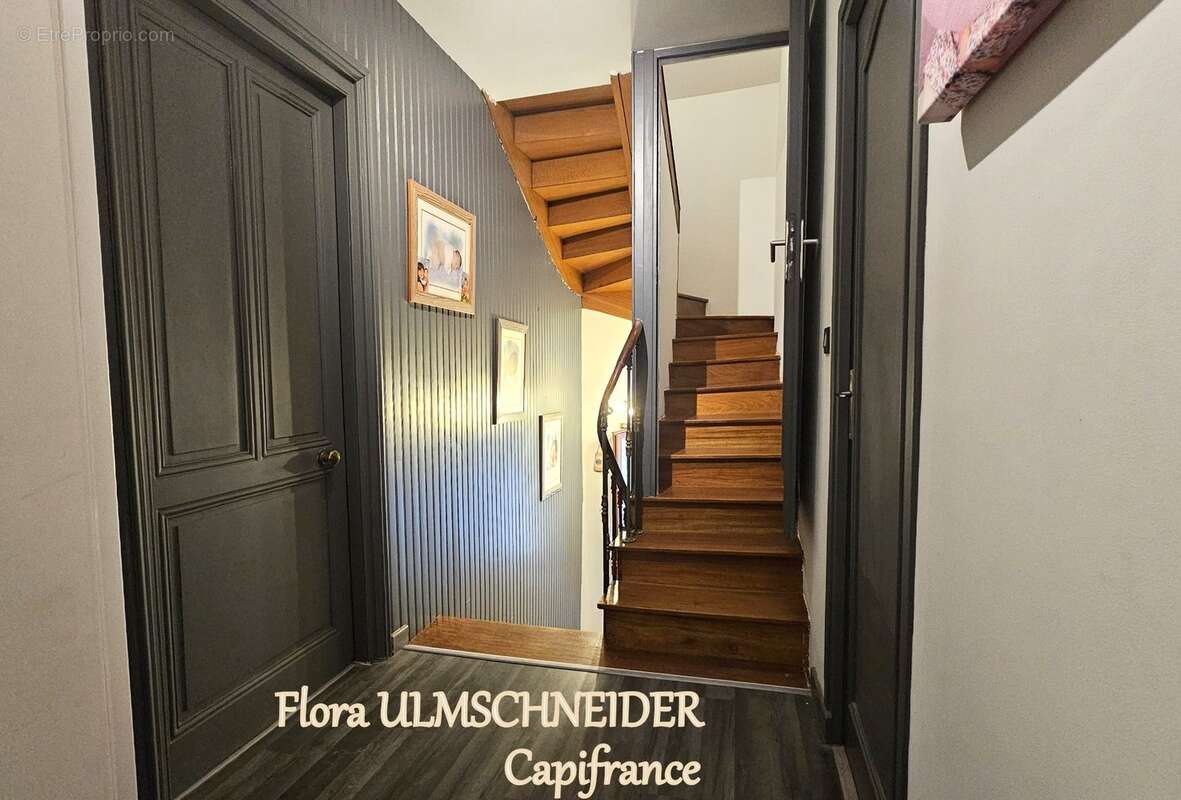 Authenticité et espace : grande maison mitoyenne en pierre avec 5 chambres à vendre à CHINDRIEUX avec garage et terrain proche d - photo 17