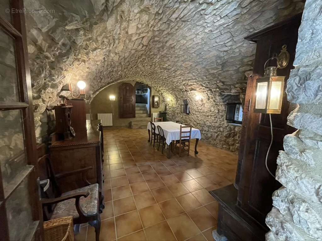 Maison à SAINT-ANDRE-DE-CRUZIERES