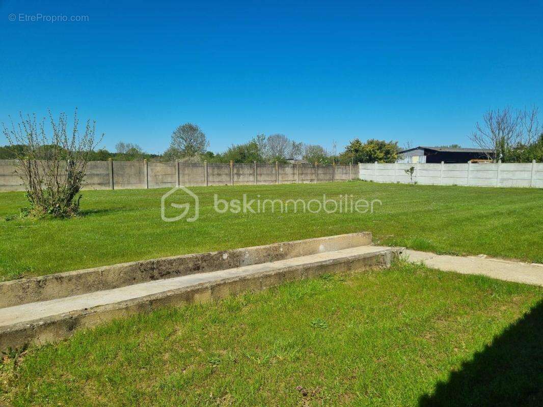 Maison à SAVIGNE-L'EVEQUE