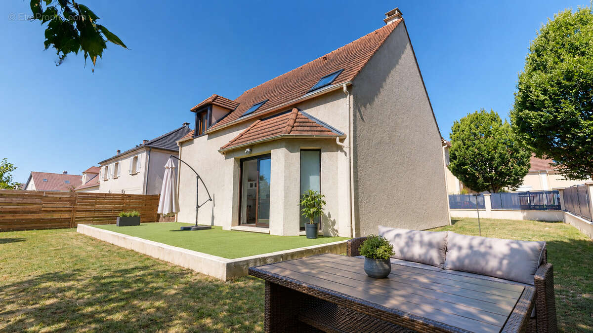 Maison individuelle familiale dans un quartier pavillonnaire, 4 chambres, confort de plain pied et sous-sol - photo 5