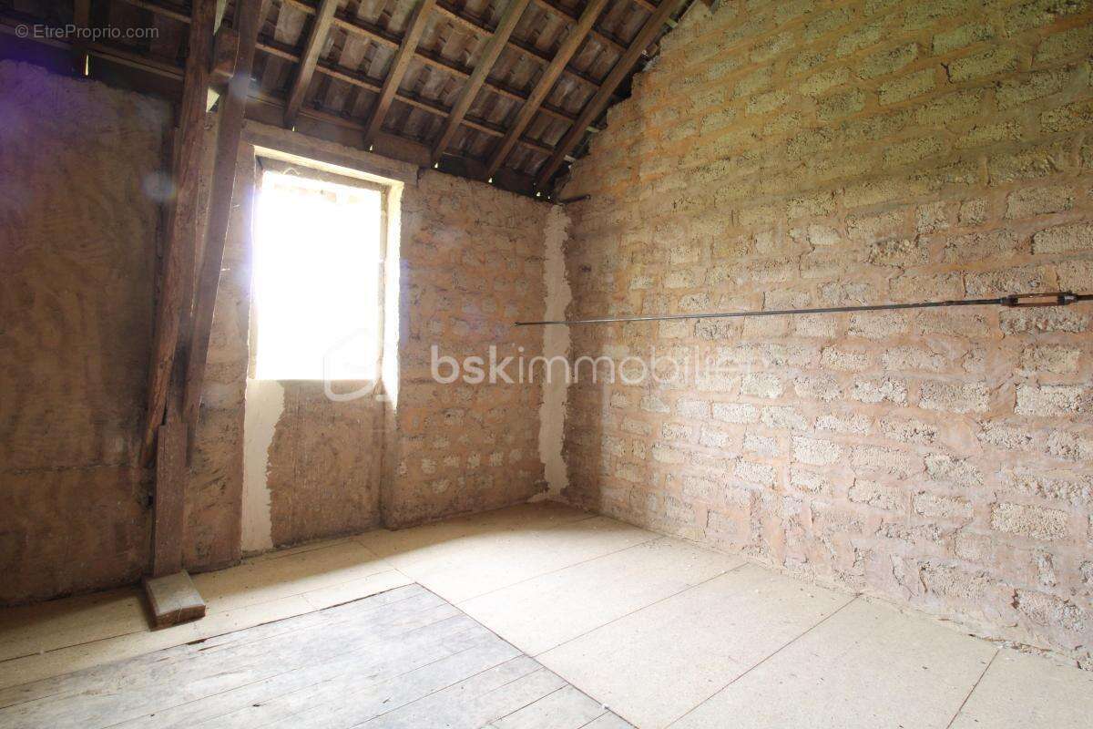 Maison à rénover avec dépendances - photo 8