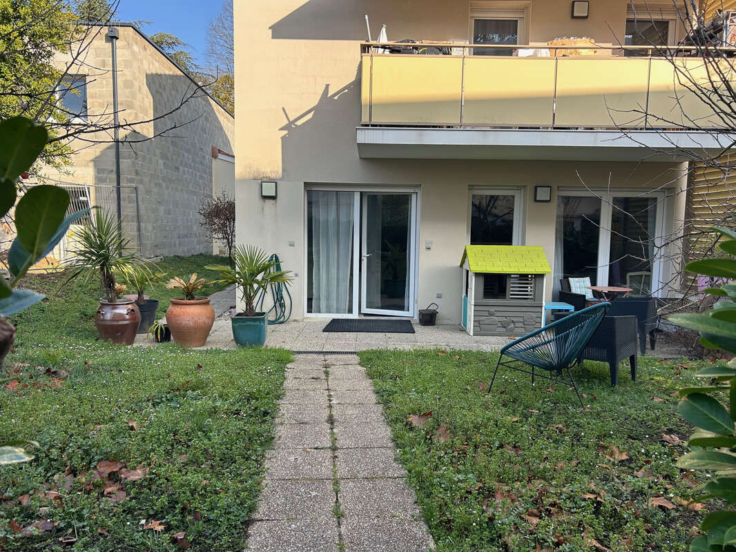 Appartement à CHARBONNIERES-LES-BAINS