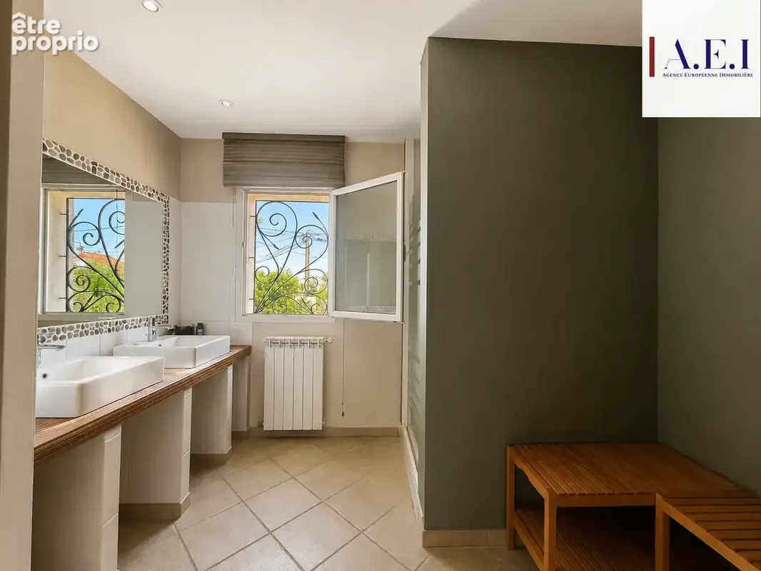Six-Fours-les-Plages   Propriété provençale de 273 m2 avec piscine & garage - photo 23