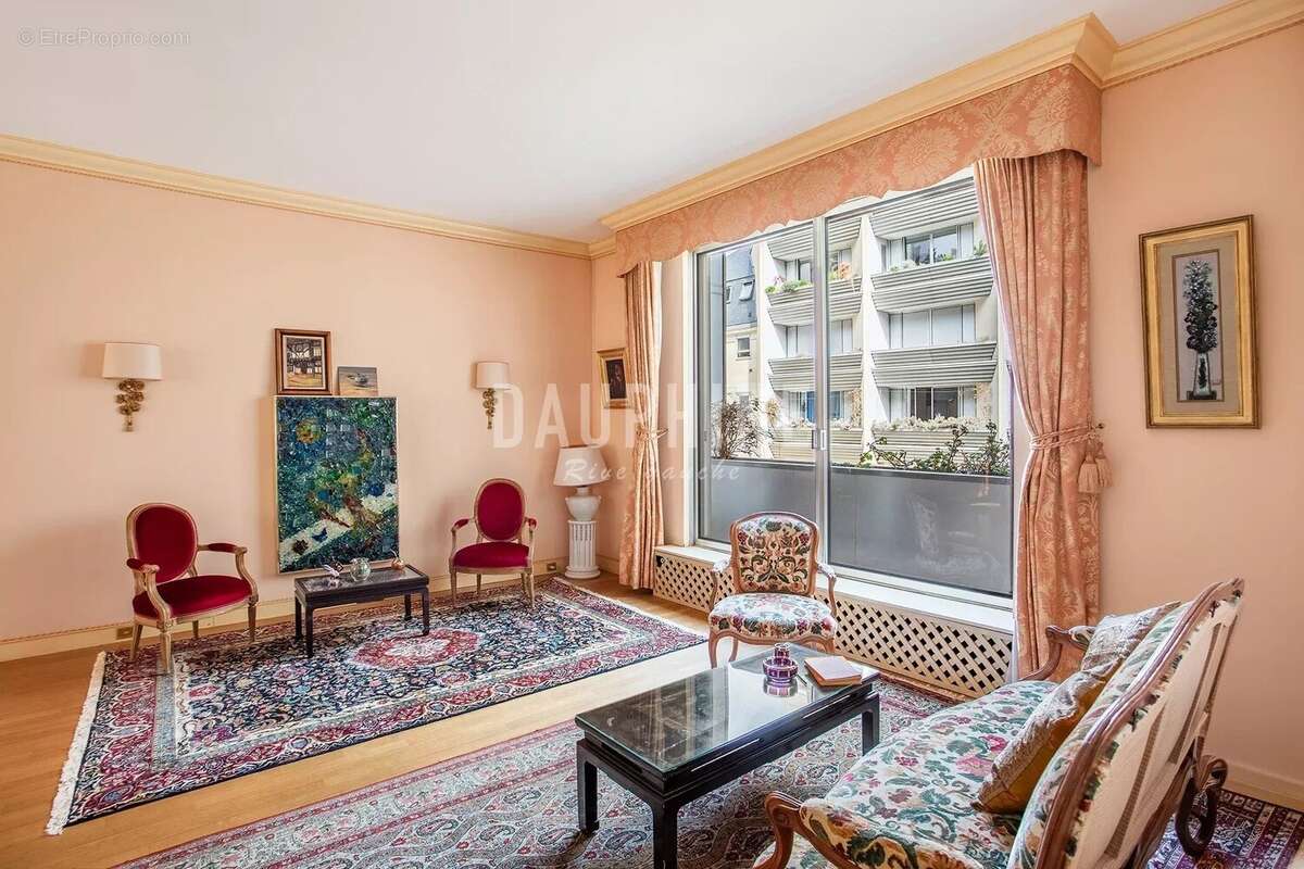 Appartement à PARIS-7E