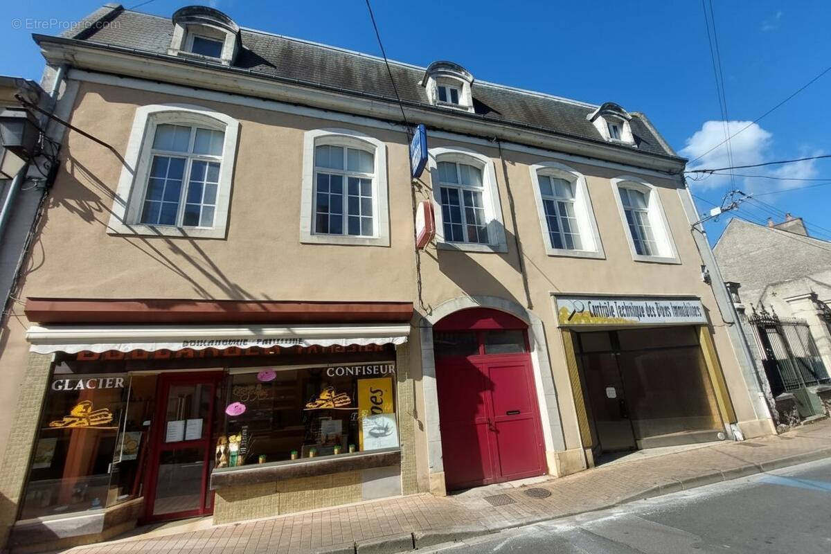 Commerce à VOUVRAY-SUR-LOIR